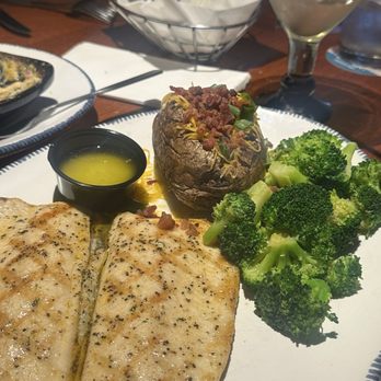Red Lobster - Seafood Near Me - Fayetteville, Arkansas