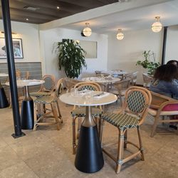 Lazy Lane - Bar area dining