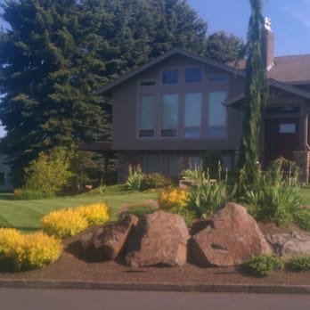 Green Grass - Gardeners Near Me - Vancouver, Washington Green Grass - Gardeners Near Me - Vancouver, Washington