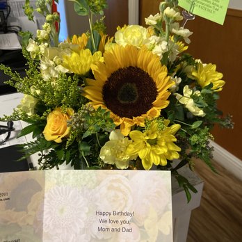 The Garden Gate - E18 Always Sunny bouquet (standard) - Florists Near Me - Yuba City, California The Garden Gate - E18 Always Sunny bouquet (standard) - Florists Near Me - Yuba City, California