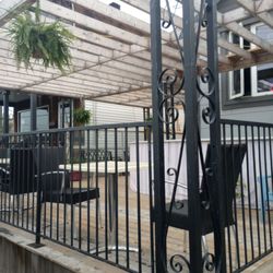 Da Chicken Cribb - Seating in their new patio