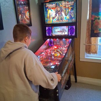 Moonrise Pizza - Pinball - Wine Bars Near Me - Amador City, California