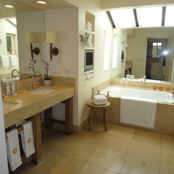 Auberge du Soleil - bathroom - Hotels Near Me - Rutherford, California Auberge du Soleil - bathroom - Hotels Near Me - Rutherford, California