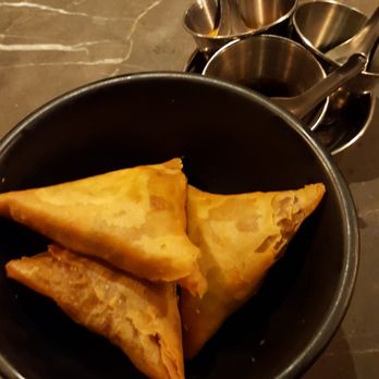 Dishoom - Vegetable Samosas with 3 different kinds of chutneys. - Indian Near Me - London, XGL