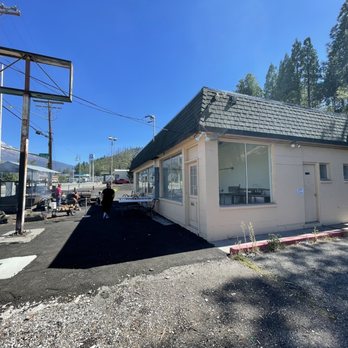 Asian-American Bar-B-Q - Outside - Barbeque Near Me - Weed, California Asian-American Bar-B-Q - Outside - Barbeque Near Me - Weed, California