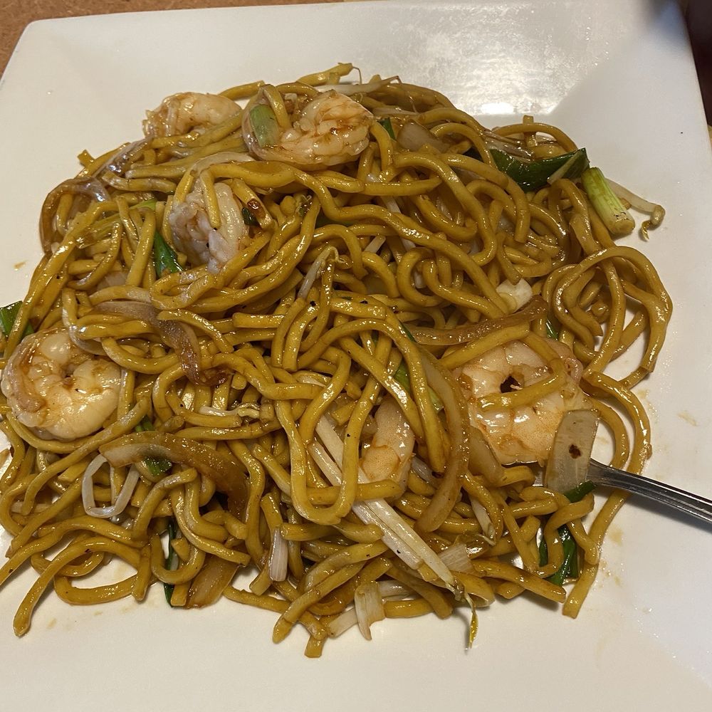 Bamboo Bistro - Shrimp Lo Mein. It's so good. I plan to enjoy all by myself. - Asian Fusion Near Me - Austin, Texas