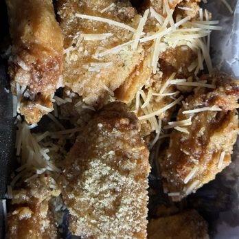 Fire Wings - Fairfield - Old greasy chicken ordered a 10 piece got 2 brunettes. - Chicken Wings Near Me - Fairfield, California