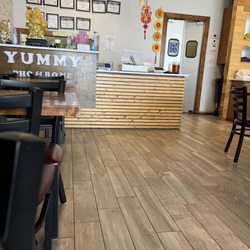 Yummy Pho & Bo Ne - Inside