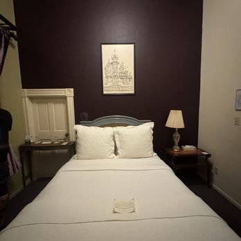 The Inn at 2nd & C - Standard interior room - Hotels Near Me - Eureka, California The Inn at 2nd & C - Standard interior room - Hotels Near Me - Eureka, California