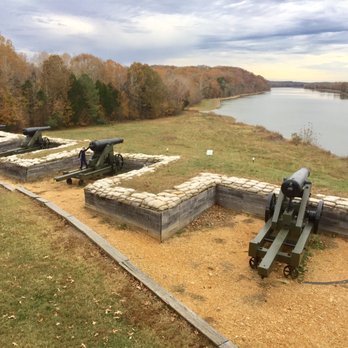 Fort Donelson National Battlefield - Guns overlooking the river. - Landmarks & Historical Buildings Near Me - Dover, Tennessee Fort Donelson National Battlefield - Guns overlooking the river. - Landmarks & Historical Buildings Near Me - Dover, Tennessee