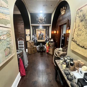 Pirate King Coffee - Inside Decor - Coffee & Tea Near Me - New Orleans, Louisiana