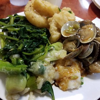 Royal Palace Restaurant - 2nd round..........look at all them clams, & battered fried fish!!!! Can't go wrong with that unchoi, bok choy & fish. - Cantonese Near Me - Honolulu, Hawaii