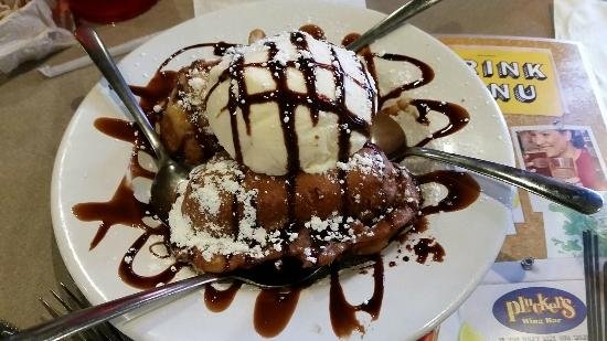 Pluckers Wing Bar by null