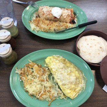 El Ranchito - Chili verde omelette with hash browns, side of tortillas, and machacha breakfast burrito with hash browns. - Mexican Near Me - Bishop, California El Ranchito - Chili verde omelette with hash browns, side of tortillas, and machacha breakfast burrito with hash browns. - Mexican Near Me - Bishop, California