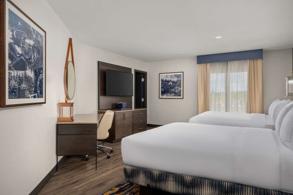HOTEL WESTPORT KANSAS CITY, TAPESTRY COLLECTION BY HILTON Updated