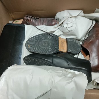 Long Distance Movers - Another randomly packed box with shoes just thrown in. Note on the left another unprotected bookshelf speaker - Packing Services Near Me - Chicago, Illinois