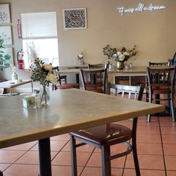 Casitas Cafe - Clean bright & refreshing dining room