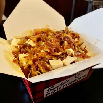 Smoke's Poutinerie - Avalanche | IG: @nomwithelaine - Fast Food Near Me - Toronto, Ontario Smoke's Poutinerie - Avalanche | IG: @nomwithelaine - Fast Food Near Me - Toronto, Ontario