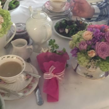 Tea Rose Garden - Little view of the tea and flowers ! - Tea Rooms Near Me - Pasadena, California
