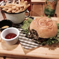 James Hamburguesas - Deliciosa hamburguesa de queso azul!!