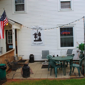 Ferroni's Allegro Cafe & Bistro - Outdoor Patio - Coffee & Tea Near Me - Middlefield, Ohio