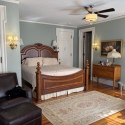 The Oliver Inn Bed & Breakfast - Bed in Knute Rockne Room
