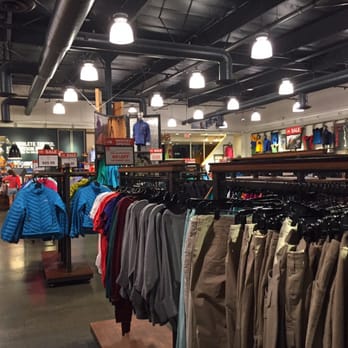 The North Face Gilroy Premium Outlets - Sports Wear Near Me - Gilroy, California