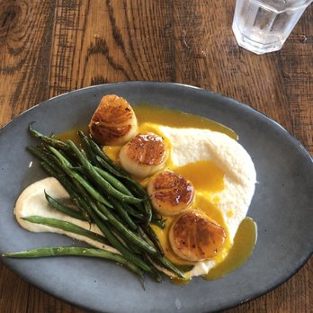 Paddlefish - Scallops with saffron mashed potatoes - Seafood Near Me - Orlando, Florida Paddlefish - Scallops with saffron mashed potatoes - Seafood Near Me - Orlando, Florida
