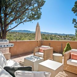 Casa Colibri - Patio living area
