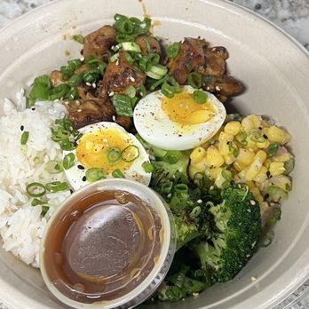 Moonbowls - Chicken and Broccoli - Korean Near Me - Pasadena, California