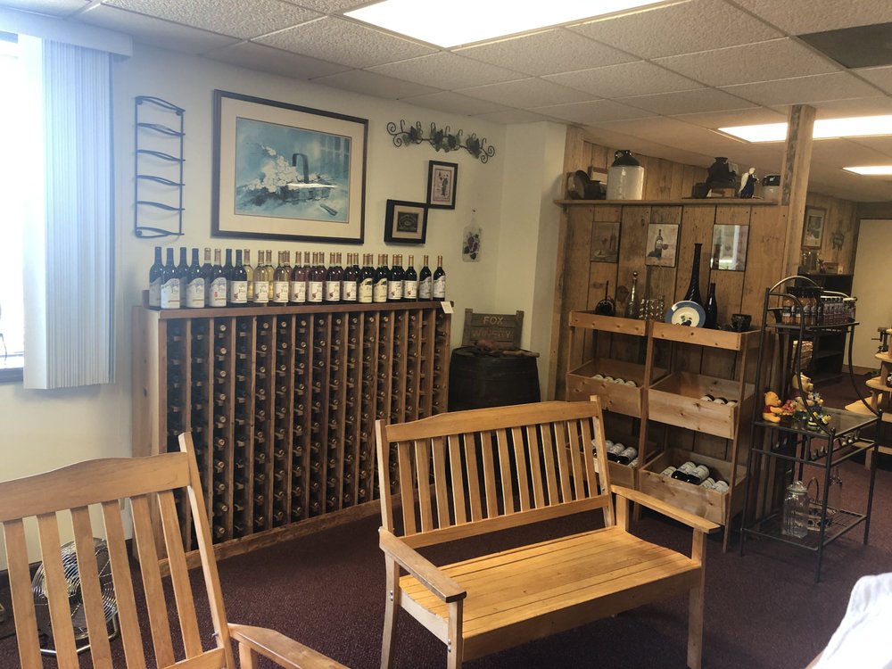 Fox Vineyards Winery Logo