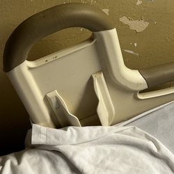 Brier Oak On Sunset - Feces on bed