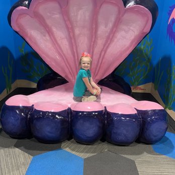 Quail Springs Mall - Photo area at the blue zoo - Shopping Centers Near Me - Oklahoma City, Oklahoma
