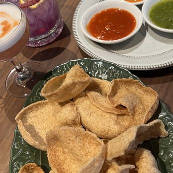 Star Leaf - Complimentary shrimp chips n dips. - Asian Fusion Near Me - Pasadena, California
