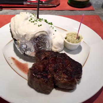 Eku inn - "200g Filetsteak mit Baked Potato & Sour Cream" - German Near Me - Nuremberg, BY