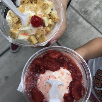 Andy's Frozen Custard - Vanilla with cheesecake and vanilla and strawberries - Ice Cream & Frozen Yogurt Near Me - Phoenix, Arizona