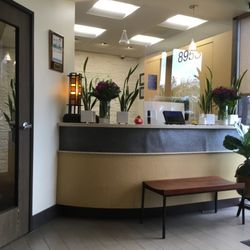 Evelyn Ascough, DDS - Nice front desk and waiting area.