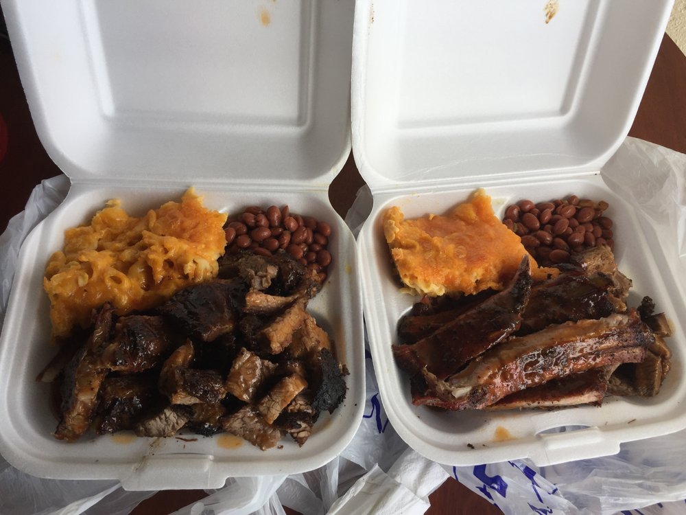 Roadside BBQ Pit and Grill Logo