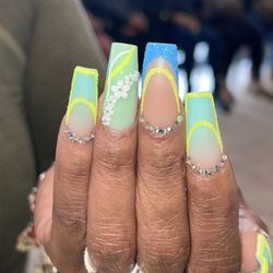 Happy Nails Brows & Lashes Bar
