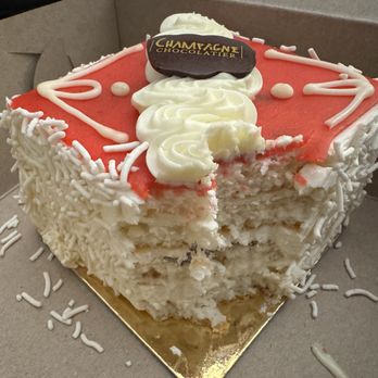 Champagne Chocolatier - Yummy cake and chocolate layers! - Chocolatiers & Shops Near Me - Quebec City, Quebec