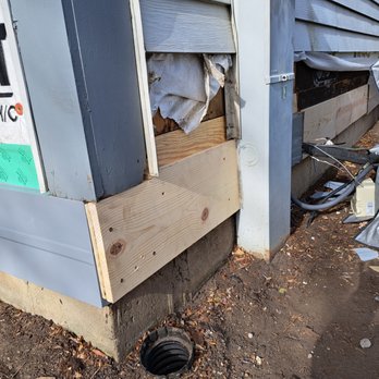 Global Exterior Experts - Needed reapirs where wood had rotted. Added Tyvec and flashing tape and then aluminum coil before replacing existing siding. - Roofing Near Me - Aurora, Illinois
