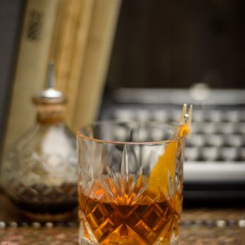Red Light Pub - Old Fashioned - Pubs Near Me - Gdansk, PM