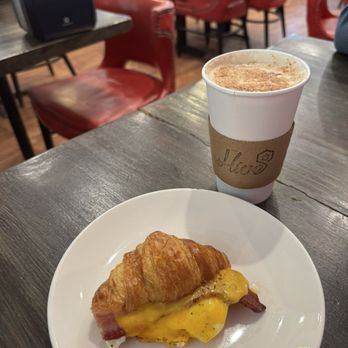 The Hive - Cafes Near Me - Austin, Texas