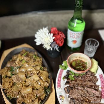 Muan Jai Thai Kitchen - Skirt steak and noodles - Thai Near Me - Chicago, Illinois