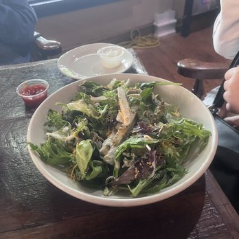 The Lion & Crown - Side Salad with Grilled Chicken - Pubs Near Me - Addison, Texas The Lion & Crown - Side Salad with Grilled Chicken - Pubs Near Me - Addison, Texas