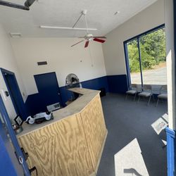 EJ Customs Tire And Auto Repair - office