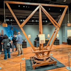 Da Vinci revolving crane