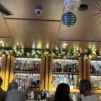 Hideout - Bars Near Me - Honolulu, Hawaii Hideout - Bars Near Me - Honolulu, Hawaii