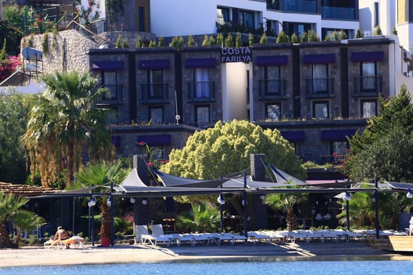 Special Class Hotel in Costa Farilya by null