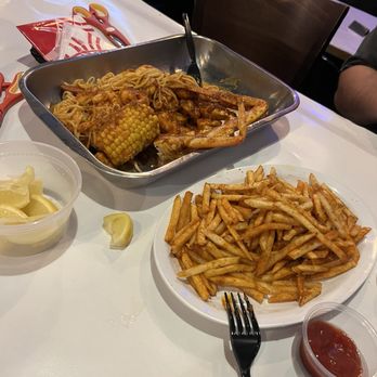 Boil Daddy - West LA - Daddy fries 10/10 Shrimp boil - Cajun/Creole Near Me - Los Angeles, California